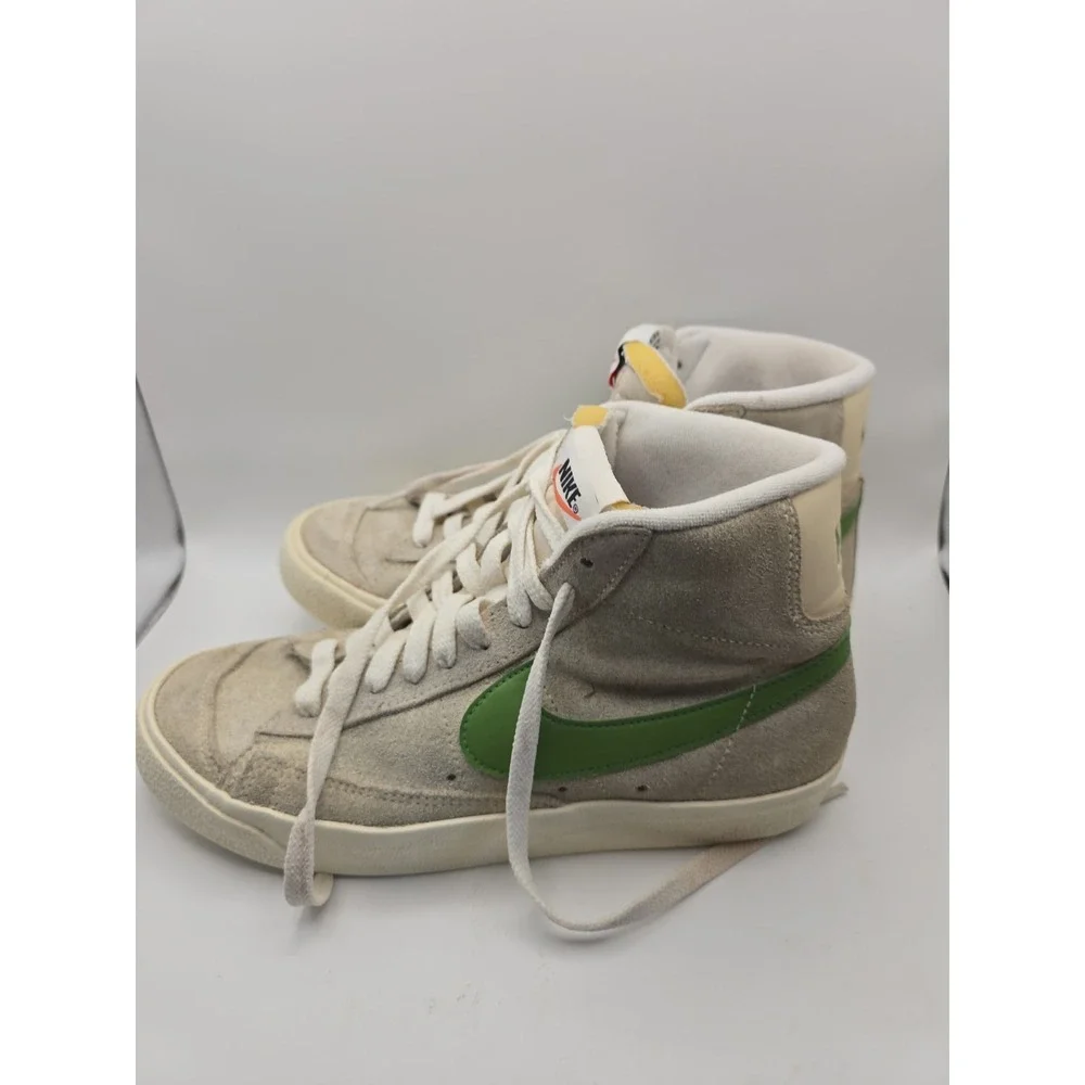 Women's Nike Blazers Size 7.5 dv7006-200 Tan And Green